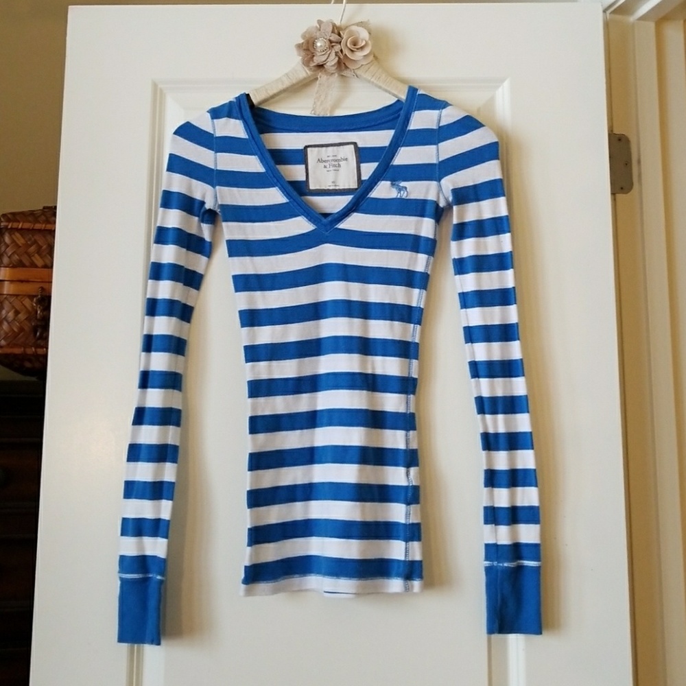 🌸Abercrombie striped long sleeve V-neck🌸